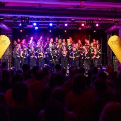 SAFE SPACE (Foto: Julian Rettig)

Am 08.12. veranstalten die Vereine TONIC e.V. und Musikwerk Stuttgart e.V. ein Benefizkonzert für das Städtische Frauenhaus Stuttgart.
TONIC ist ein Stuttgarter Chor mit rund 50 Mitgliedern, der sich auf zeitgenössische A-cappella-Musik spezialisiert hat. 

Notiz: No model release. Kein Einverständnis für Werbung, keine Weitergabe an Dritte.